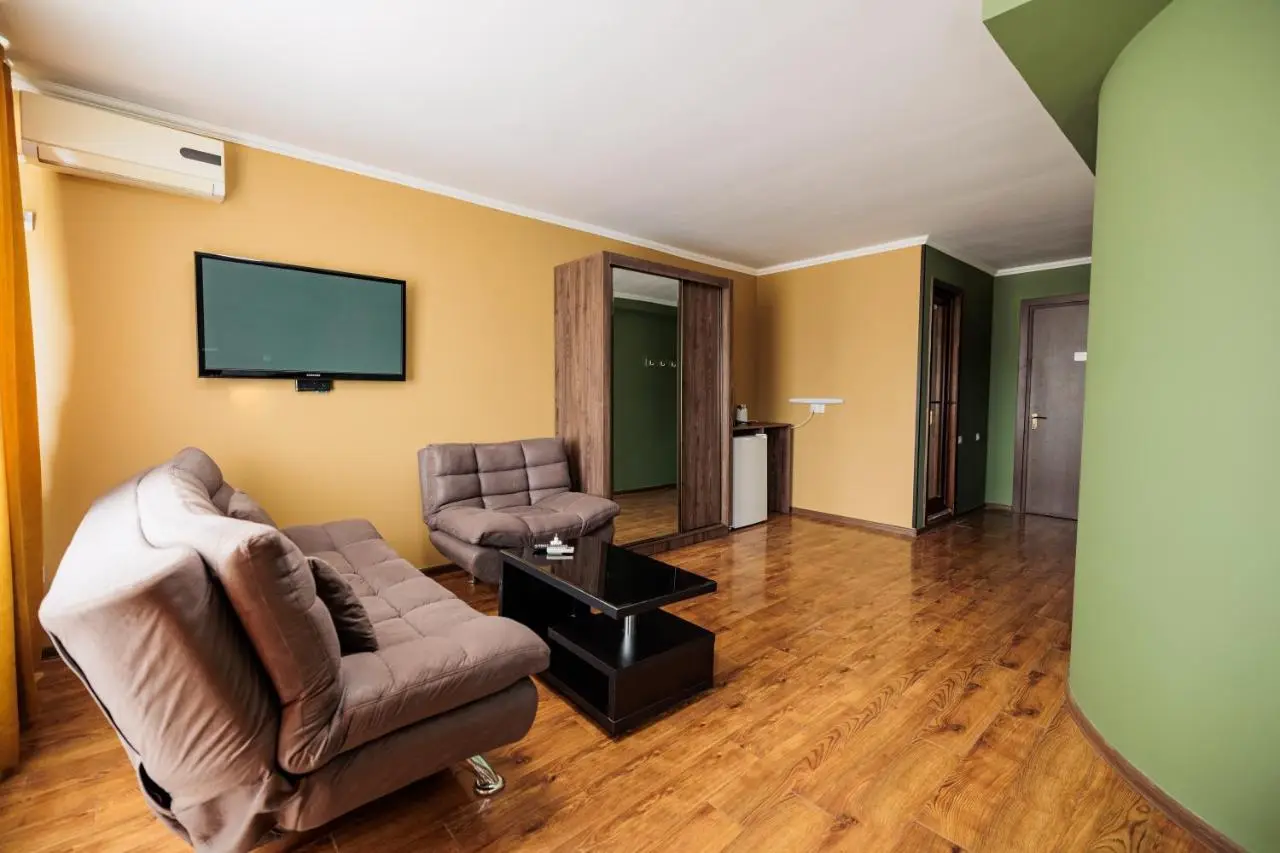 Hotel Tbilisi Central by Mgzavrebi