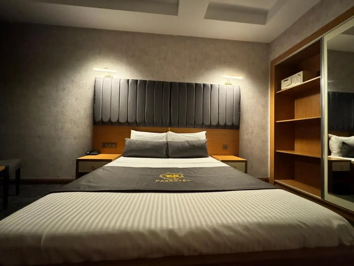 E5 PARK OTEL