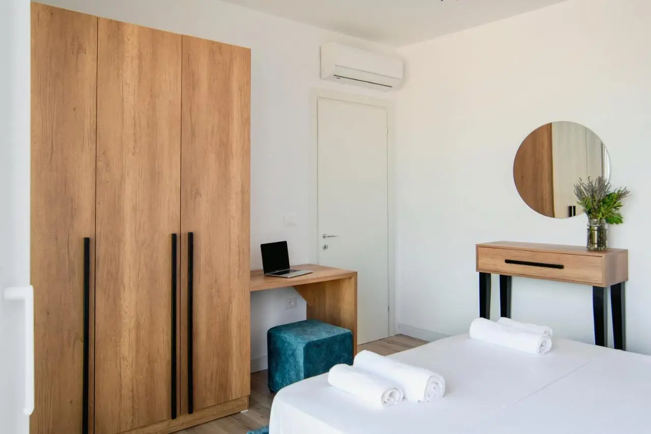 Urban Serenity City Skyline View Apartment 1