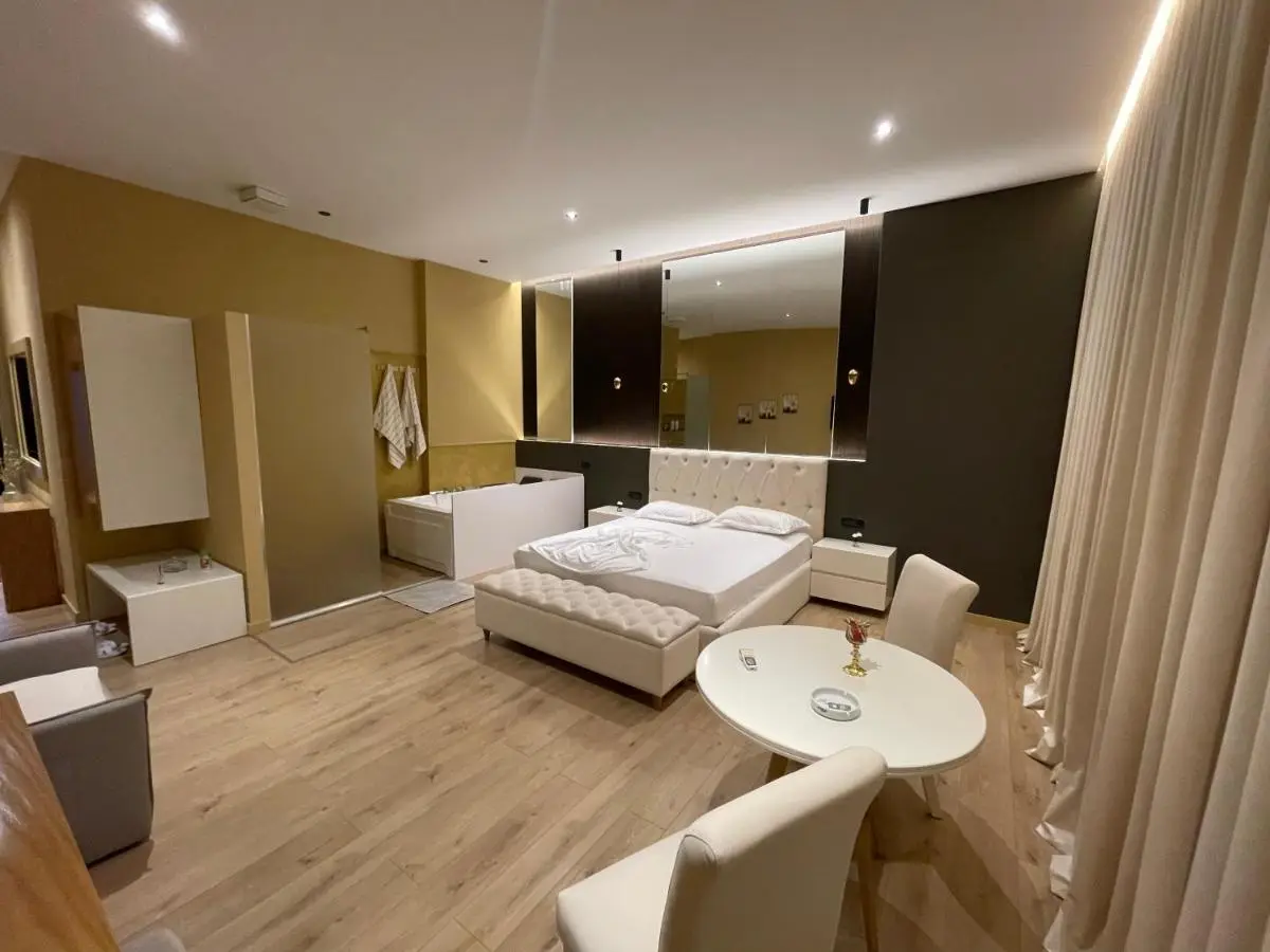 Luxury Jacuzzi Suite- Astir,Tirana
