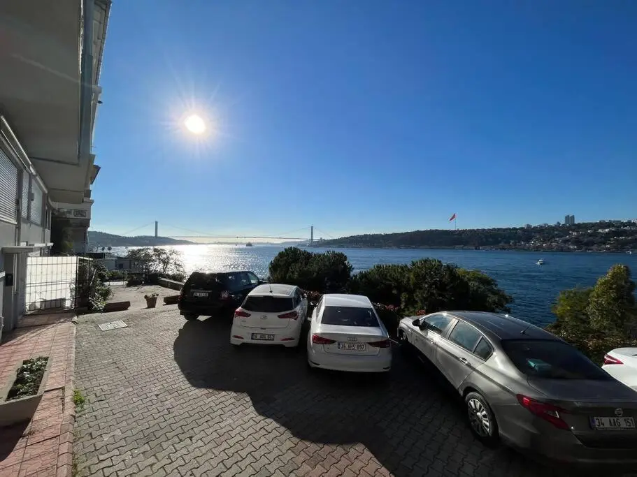 Bosphorus waterfront flat, Cengelköy