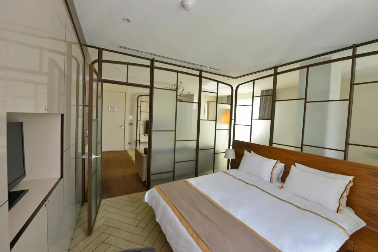 Upsuites Hotel