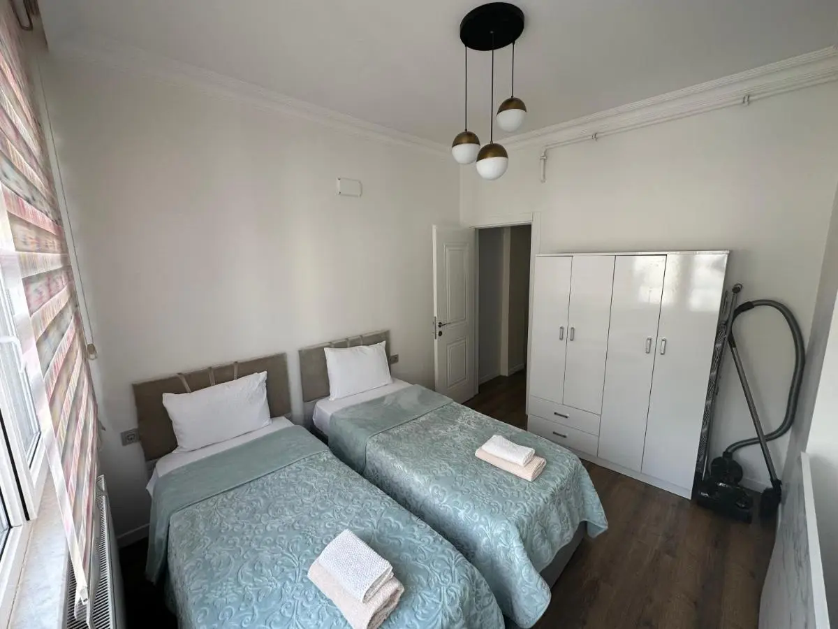 Center of city in Beşiktaş 2 plus 1 with 2 Bathroom and 3 Air Conditioner