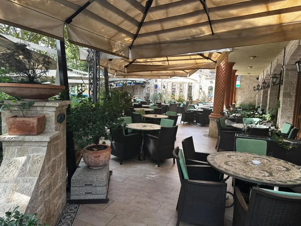 Dinasty Hotel