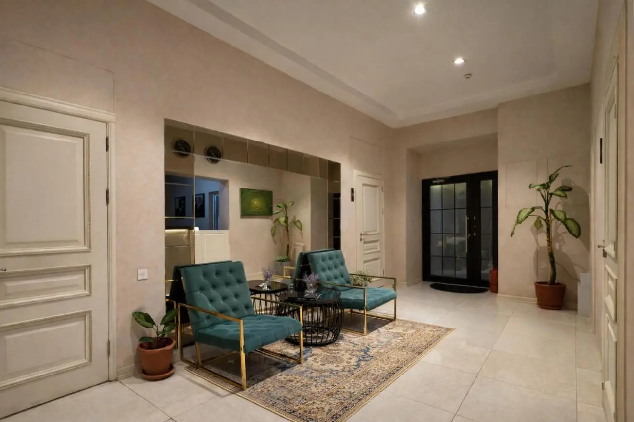 The Cozy Eight Hotel