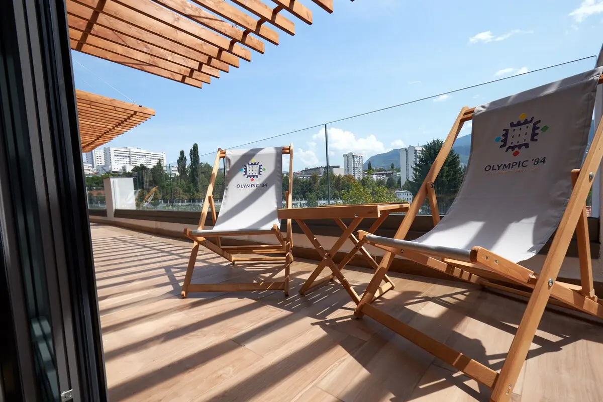 Olympic 84 outdoor Jacuzzi three bedroom apartment