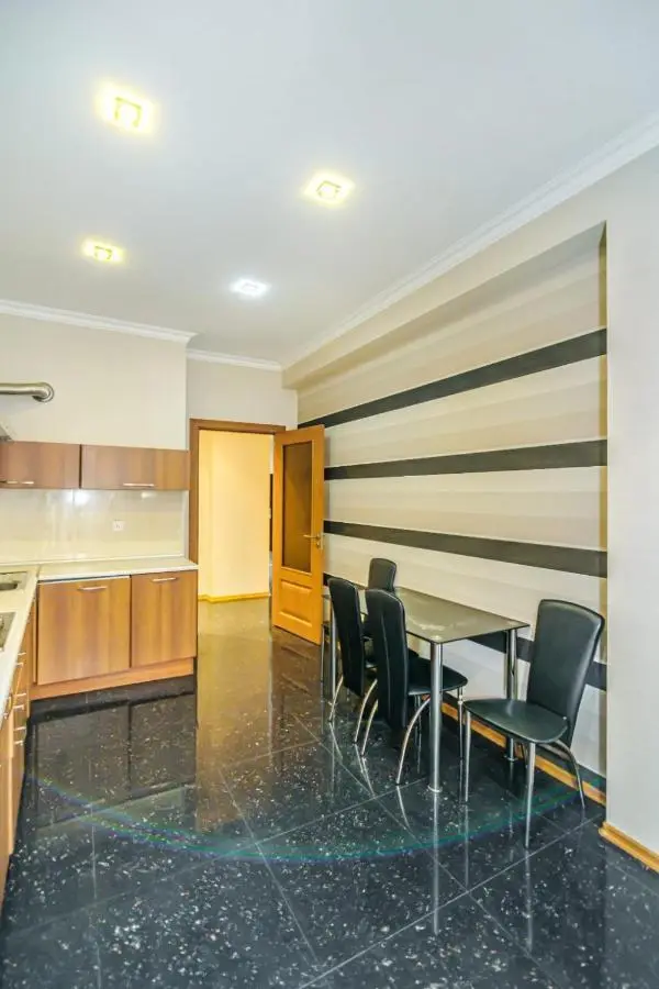 Apartment On Mc Donalds