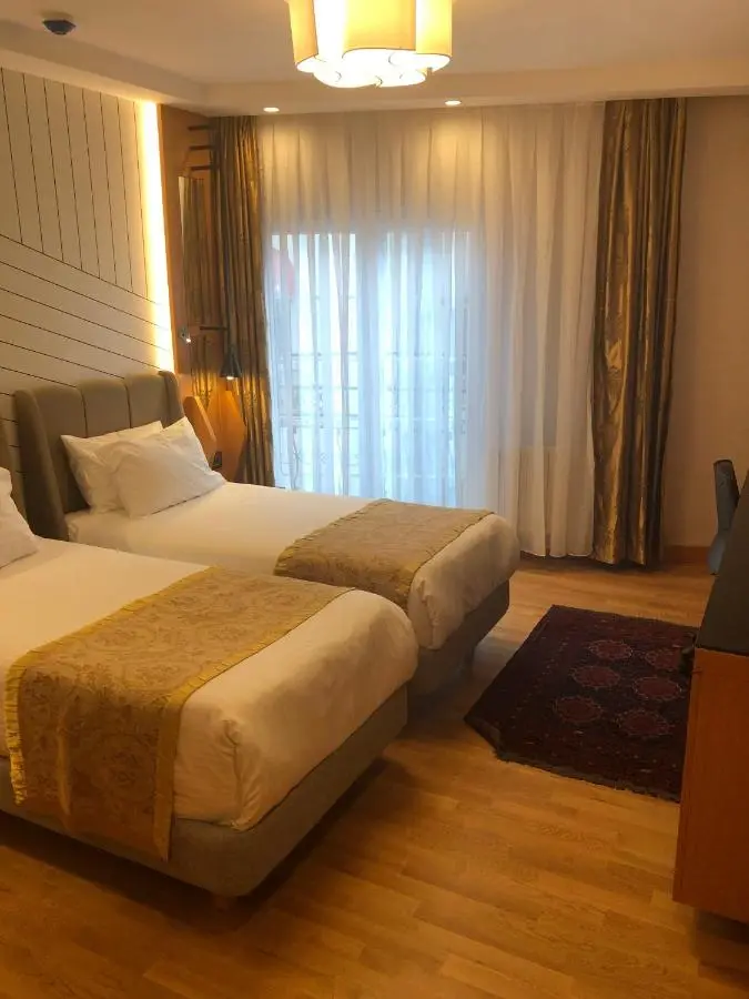 Maywood Hotel