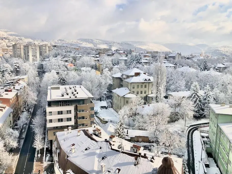2 bedroom Penthouse in city center, free parking