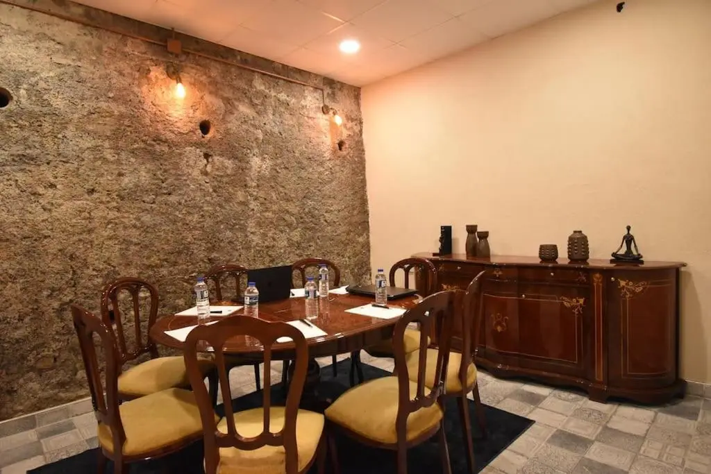 Stunning 6BR 4Bath near Tram