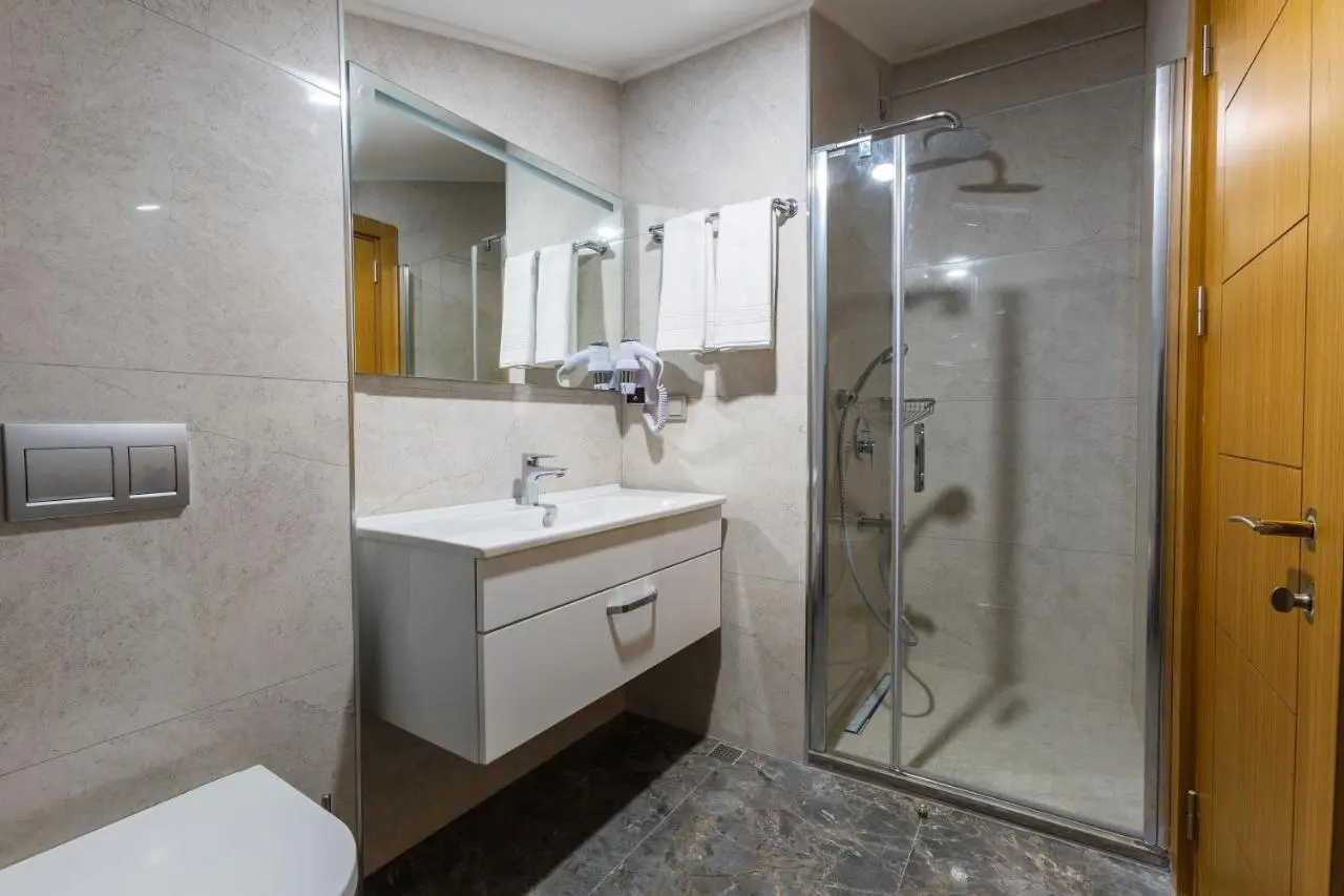 Obelisk Hotel & Suites