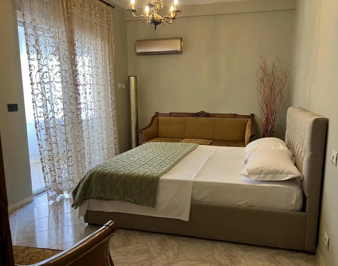Elly Apartment