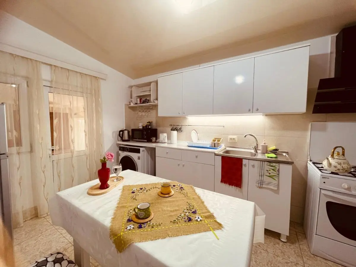 House - Kutaisi International Airport 15 Minutes- Quiet cozy house with parking