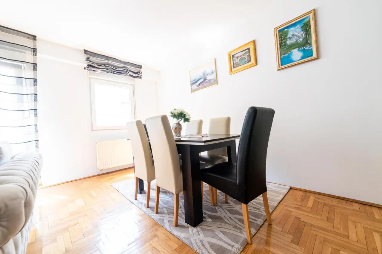 CityCenter Cekalusa Two bedroom Apartment with garden