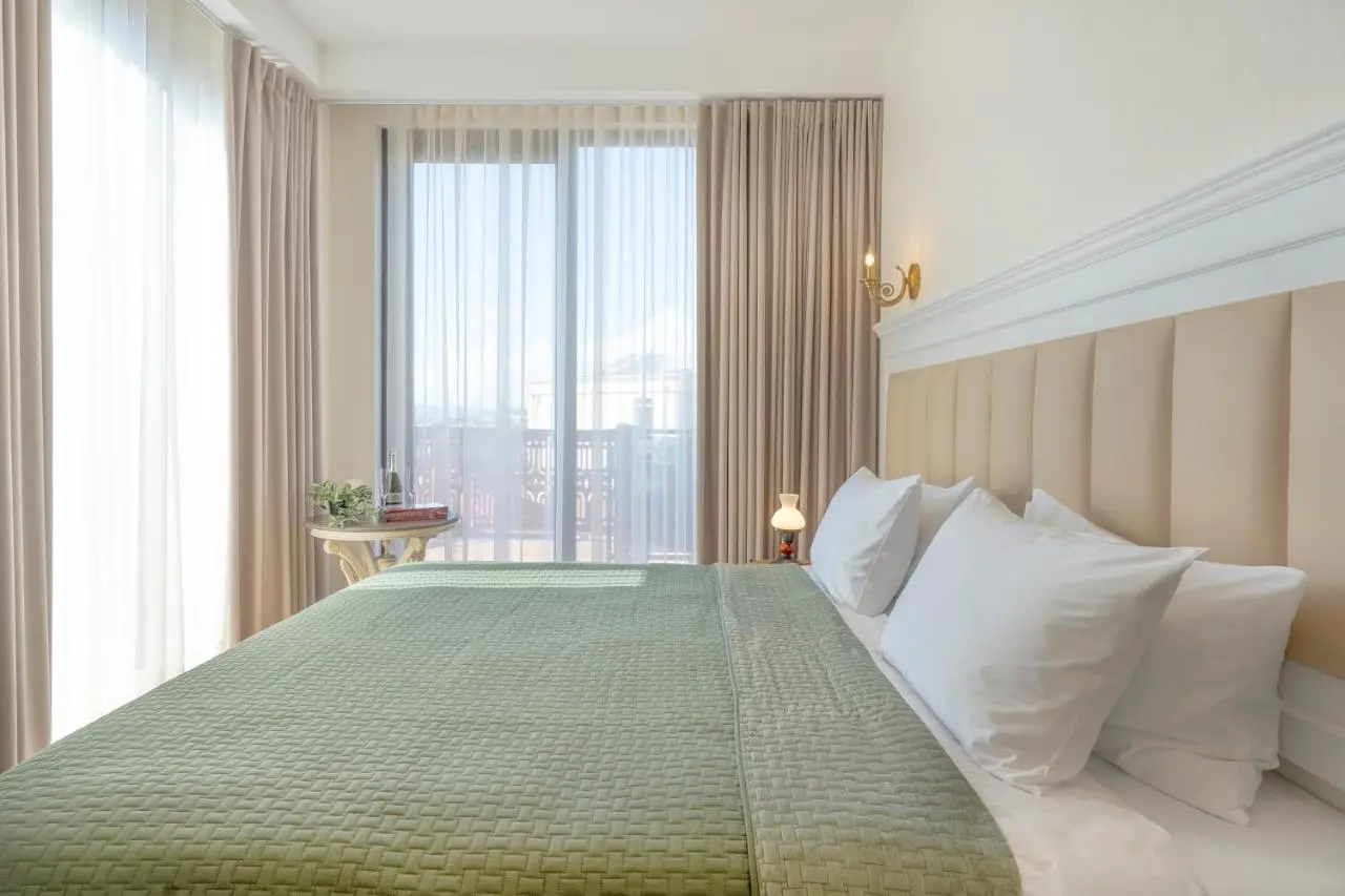 Iris Hotel
