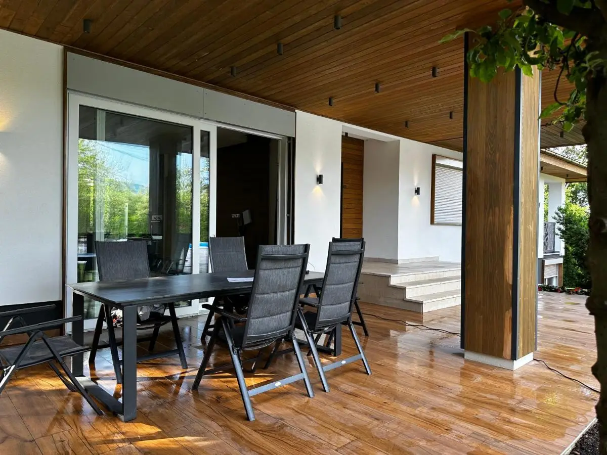 Villa Wood & Green SPA
