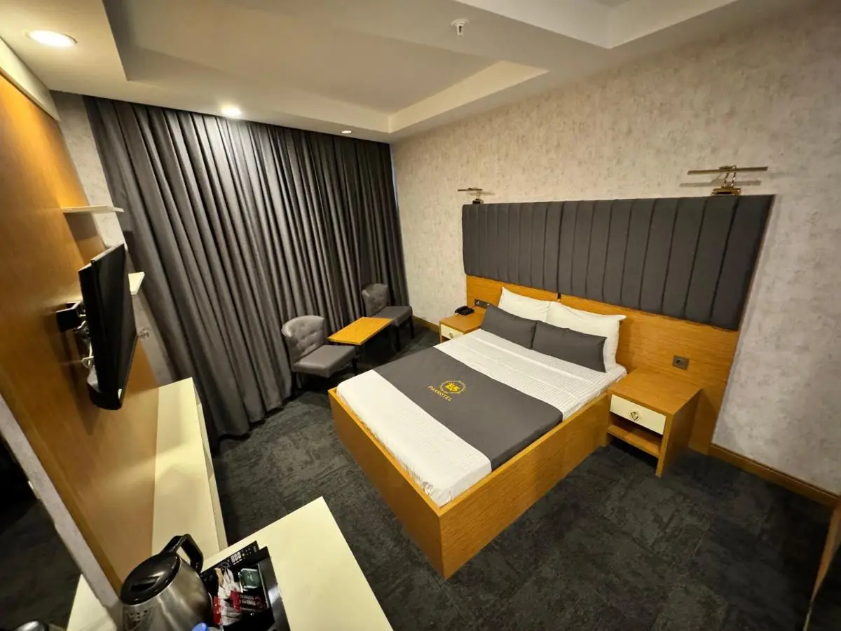 E5 PARK OTEL