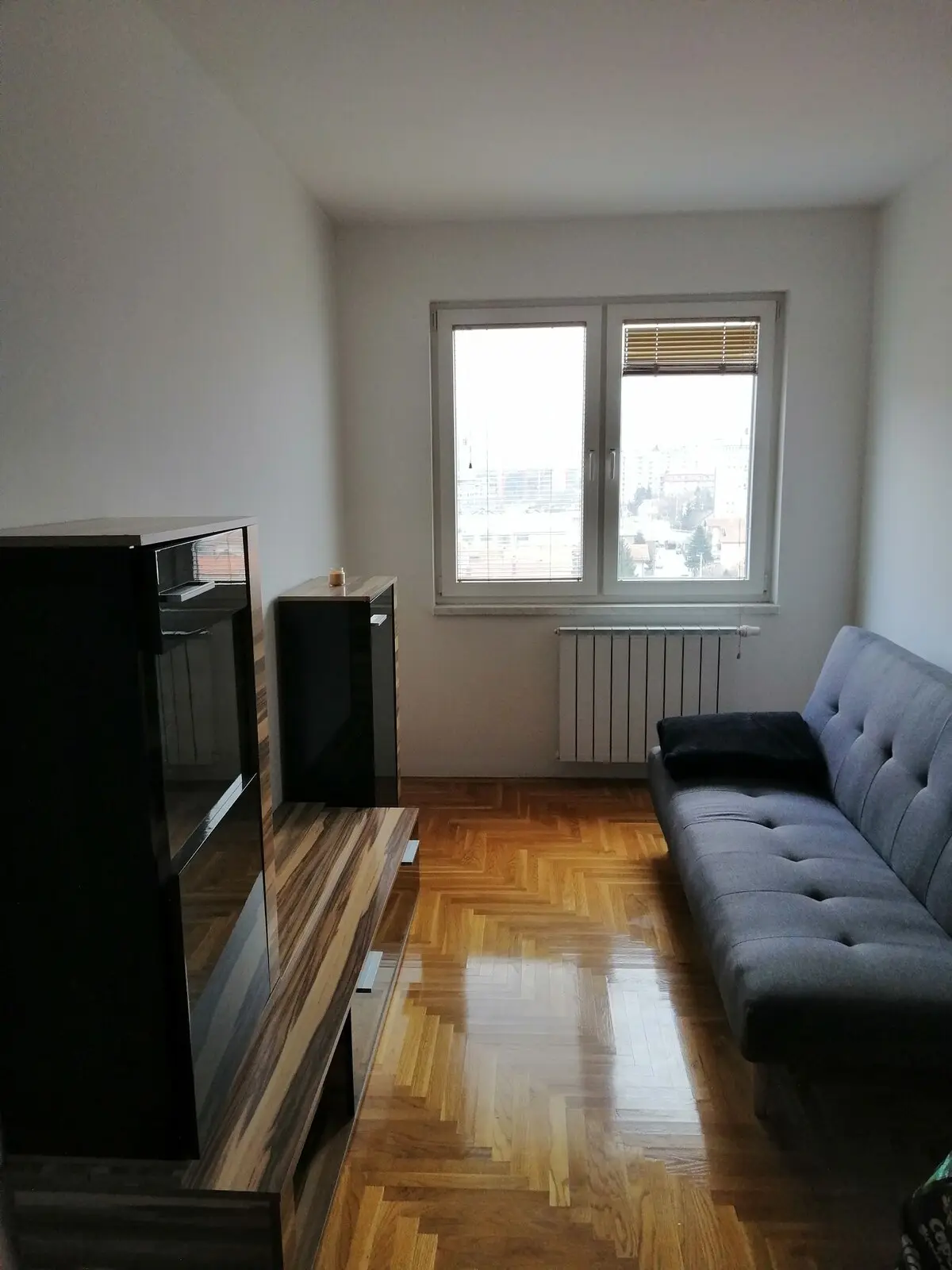 SUNNY large apartment\5 min from the airport