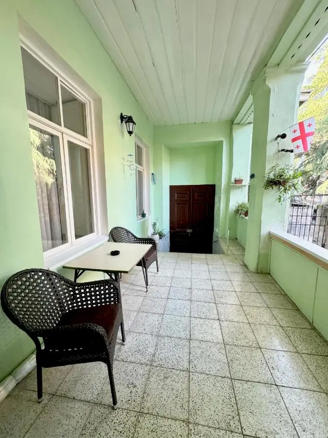 Old Tbilisi Authentic spacious 3BR Apartment with Balcony, Walk to Freedom Sq, Family friendly